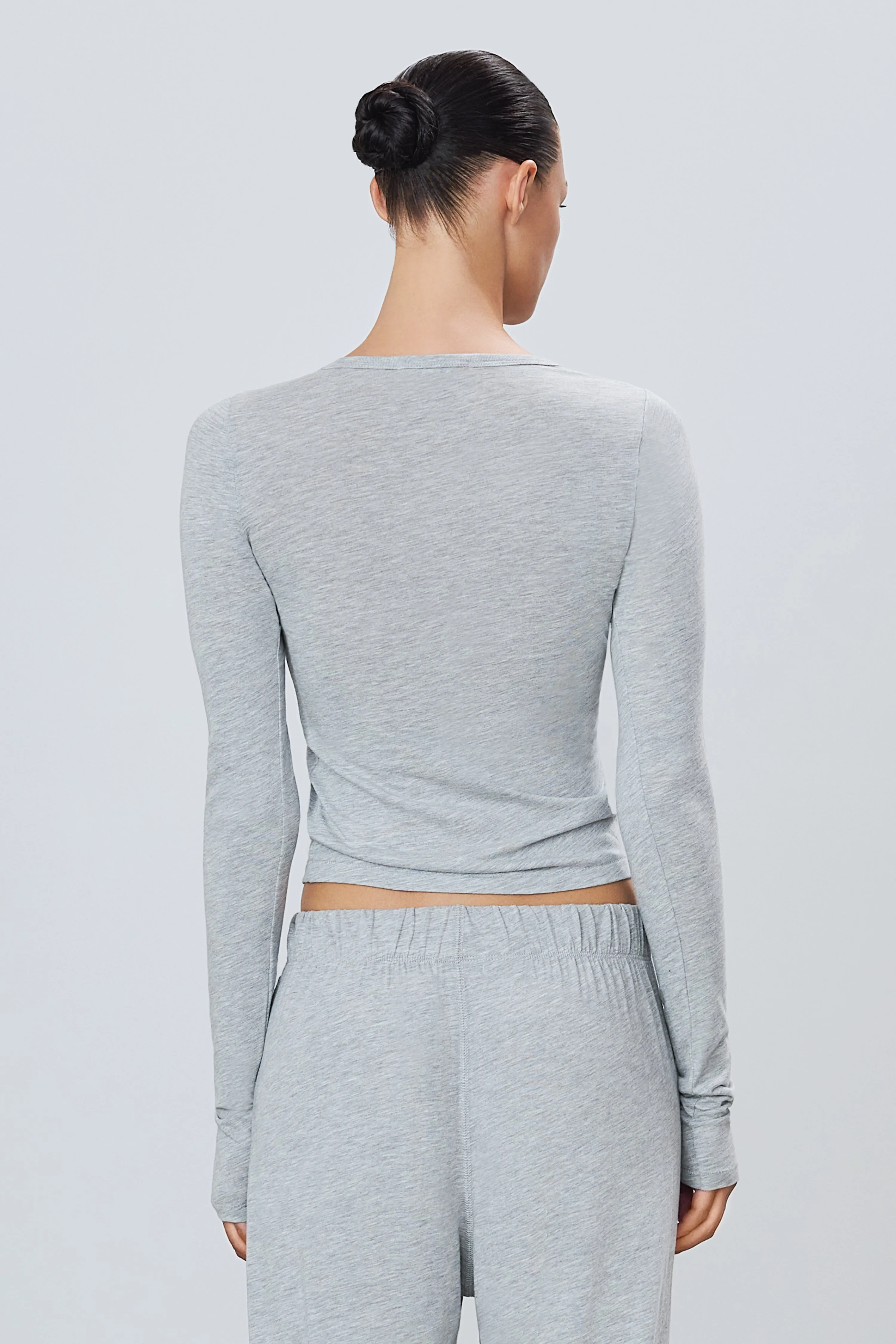 FITTED CREWNECK LONG SLEEVE T-SHIRT