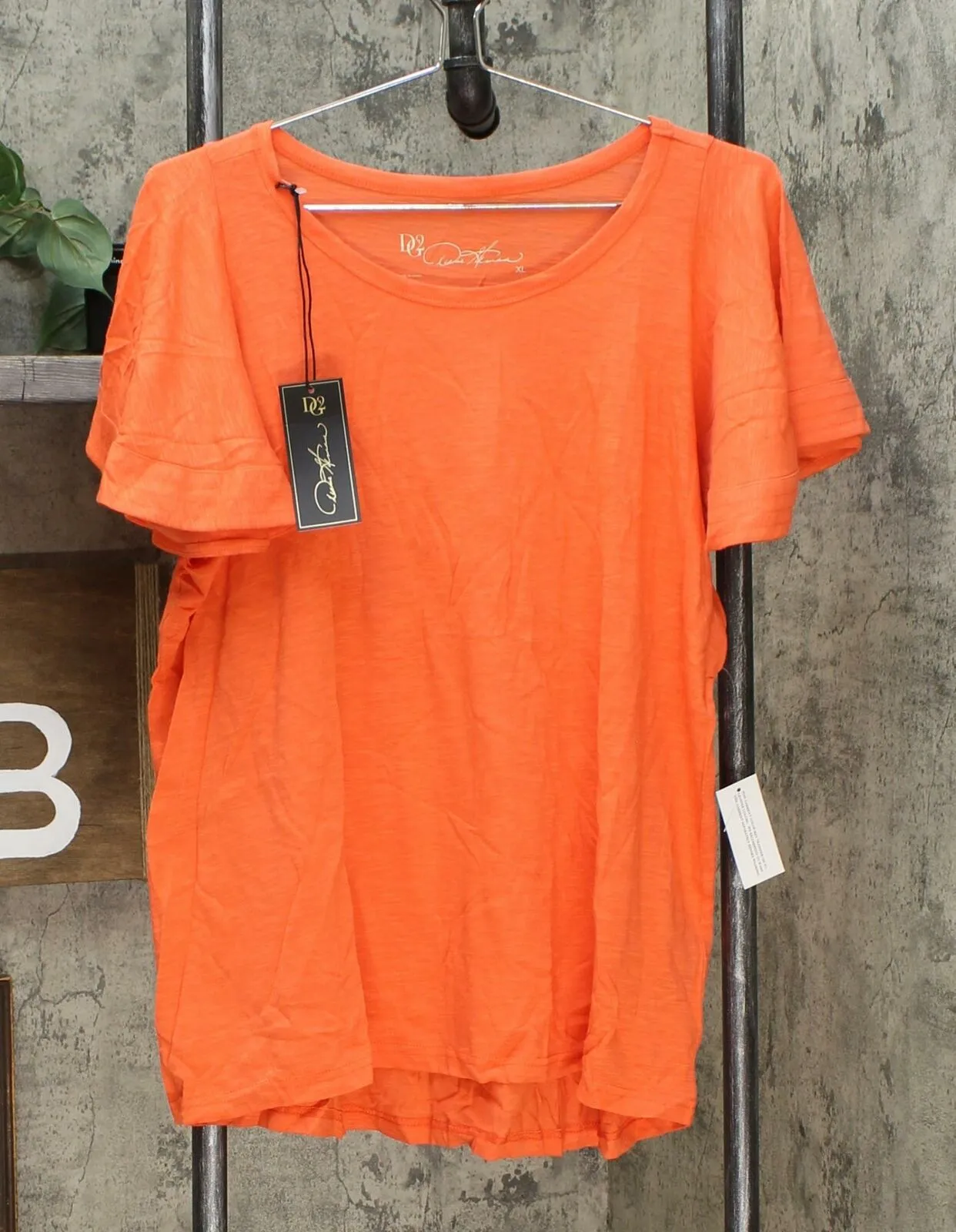 NWT DG2 by Diane Gilman Women's Flutter-Sleeve T-Shirt Large