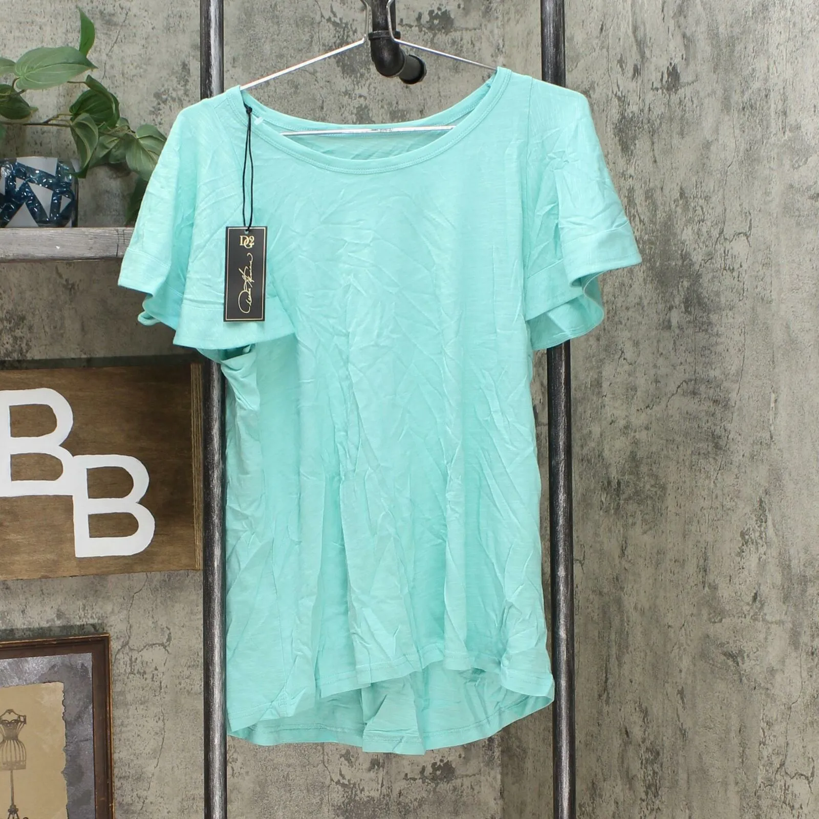 NWT DG2 by Diane Gilman Women's Flutter-Sleeve T-Shirt Large