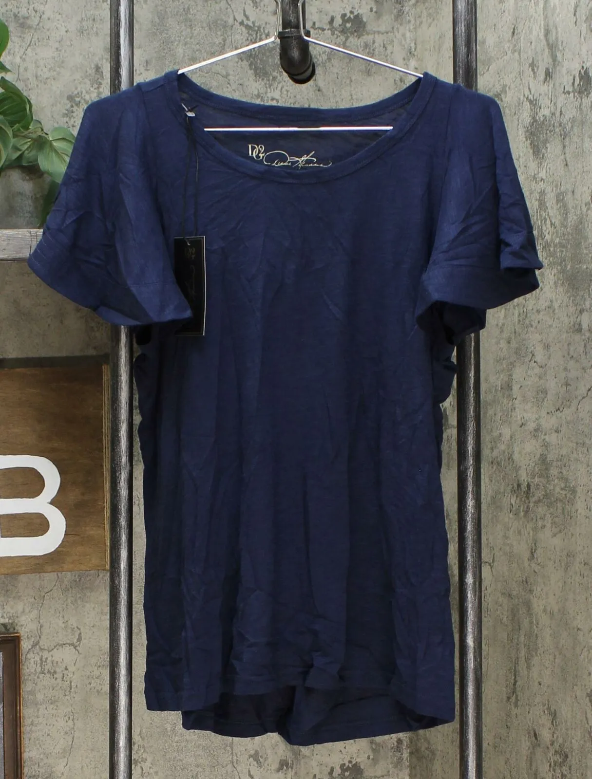 NWT DG2 by Diane Gilman Women's Flutter-Sleeve T-Shirt Large